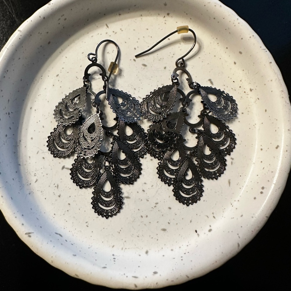 Elegant Black Filigree Dangle Earrings